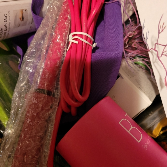 Beyond Beauty Curling Iron - Picture 3 of 4